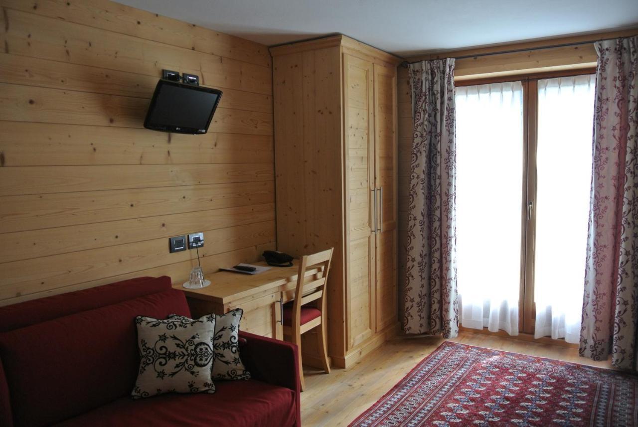 Hotel De Gletscher غريسّوني لا ترينيتي المظهر الخارجي الصورة