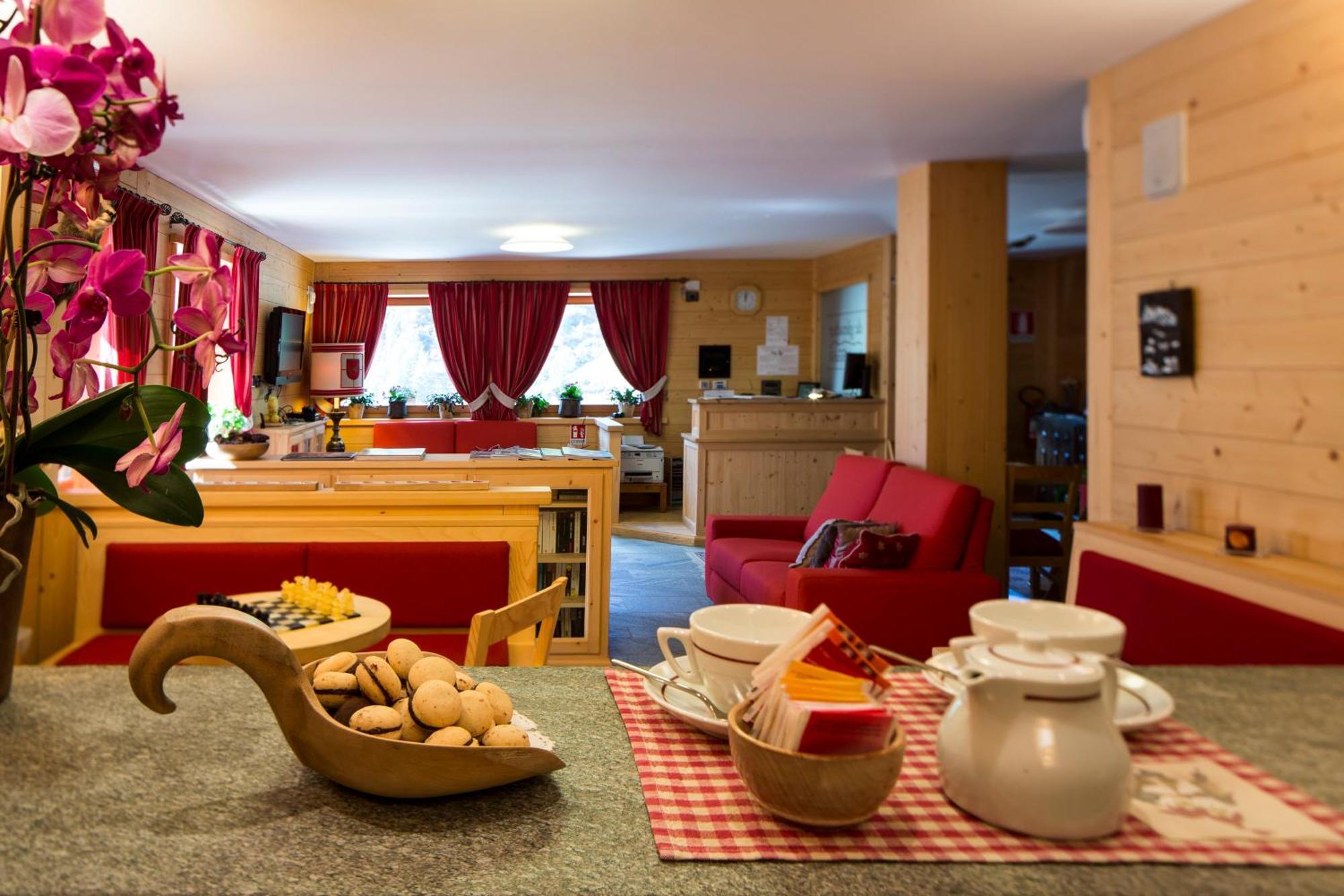 Hotel De Gletscher غريسّوني لا ترينيتي المظهر الخارجي الصورة